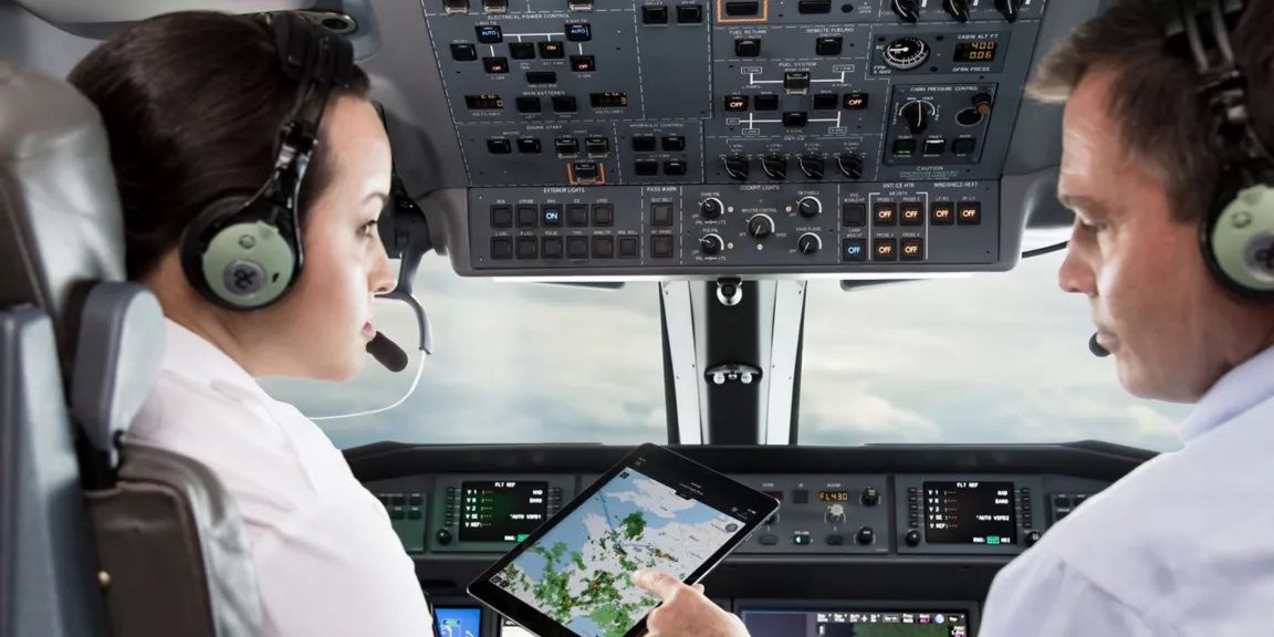 HON-AB_pilots-cockpit-weather-technology-aviation.jpg